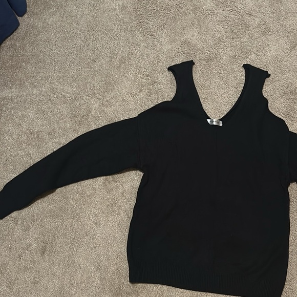 Black, Casual Off The Shoulder. Crossed V-Neck Long Sleeve Crop Halter Sweater. - Picture 5 of 5